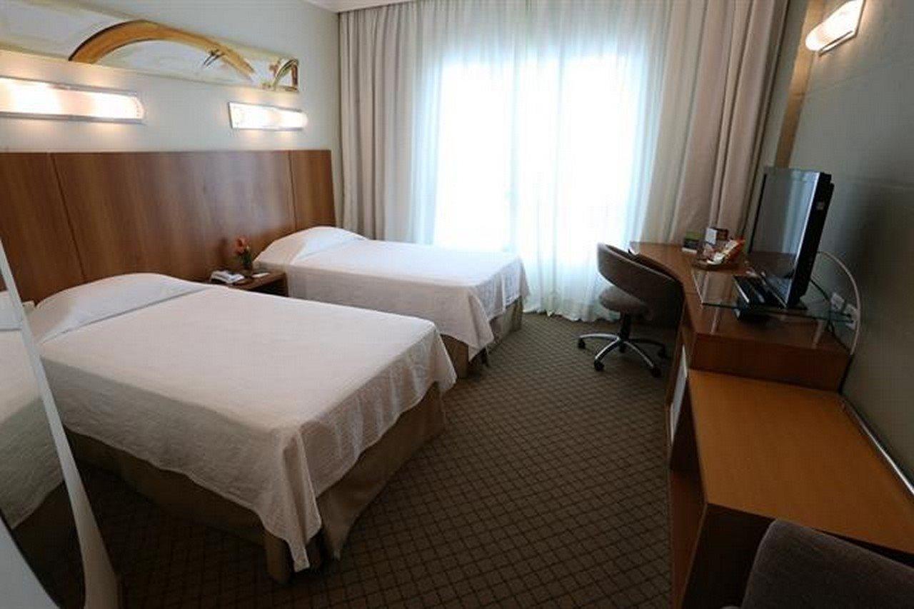 Bourbon Convention Hotel จอยวิลล์ ภายนอก รูปภาพ