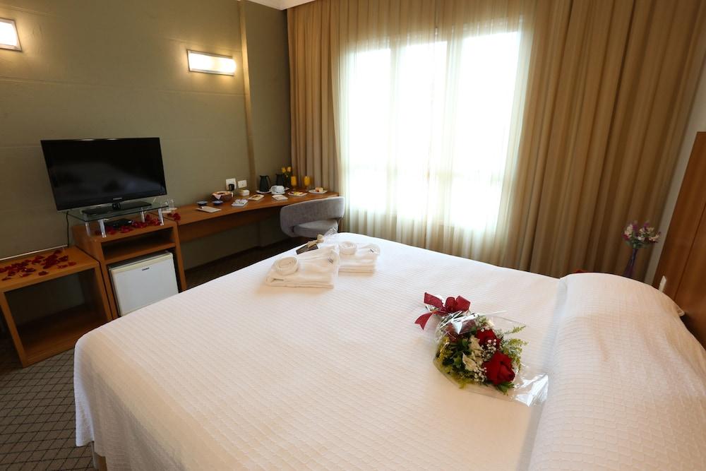 Bourbon Convention Hotel จอยวิลล์ ภายนอก รูปภาพ