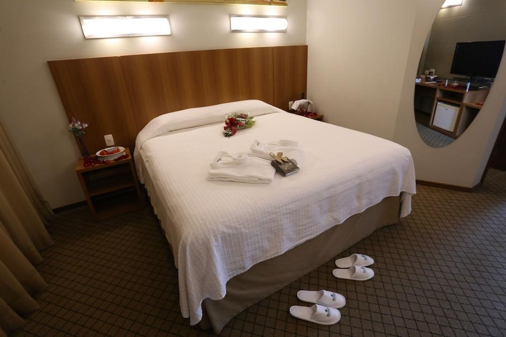 Bourbon Convention Hotel จอยวิลล์ ภายนอก รูปภาพ